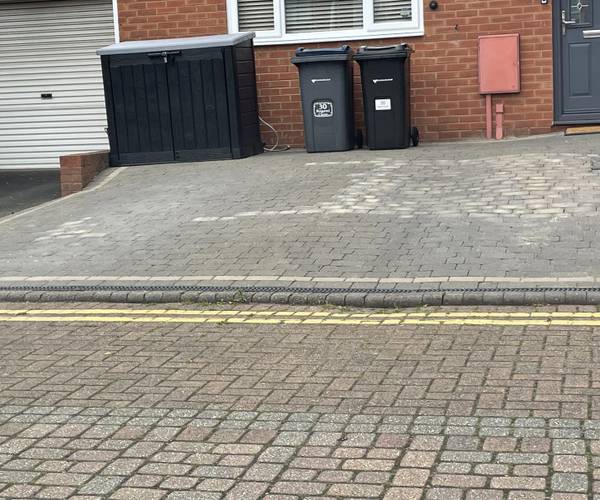 Parking on Regent Close, B5