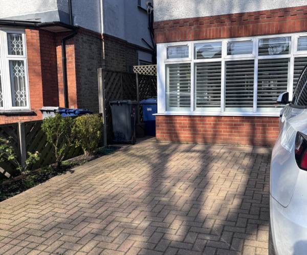 Parking on Oakleigh Gardens, N20