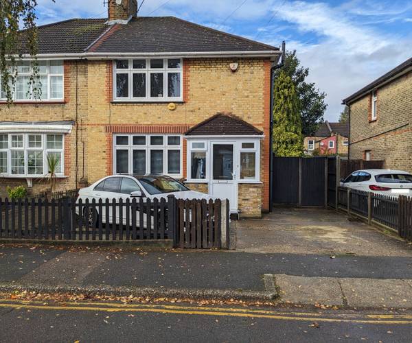 Brook Crescent, N9