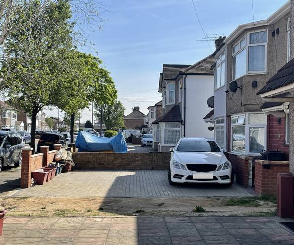 Parking on Basildene Road, TW4