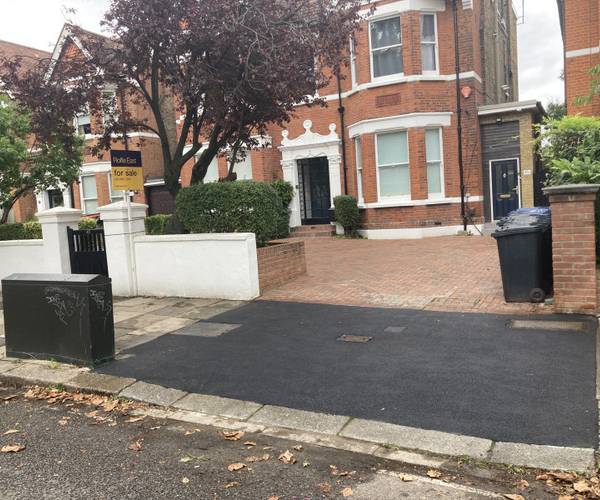 Parking on Woodville Gardens, W5