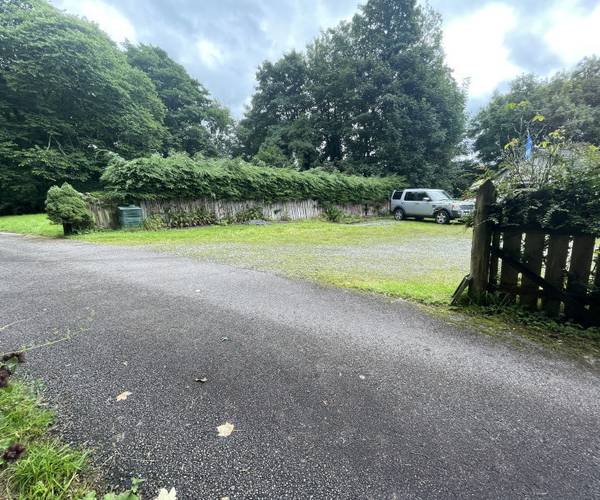 Parking on Glenshellach Road, PA34