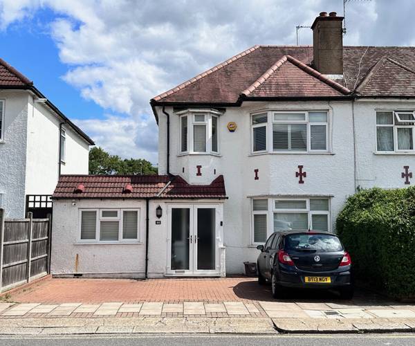 Parking on Hale Grove Gardens, NW7