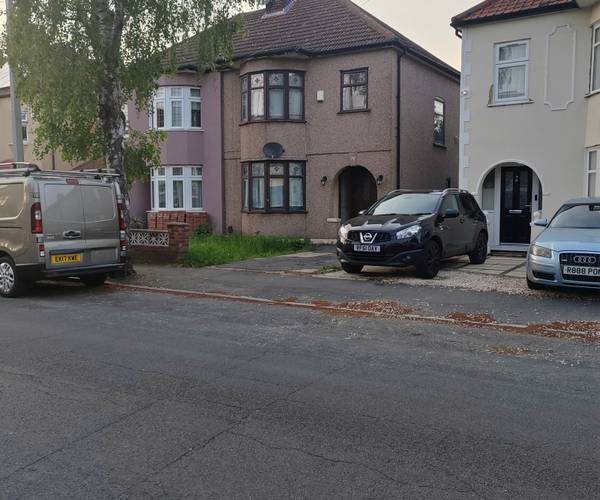 Parking on Norwood Avenue, RM7