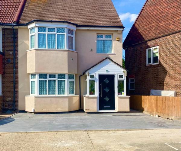 Parking on Wesley Avenue, TW3