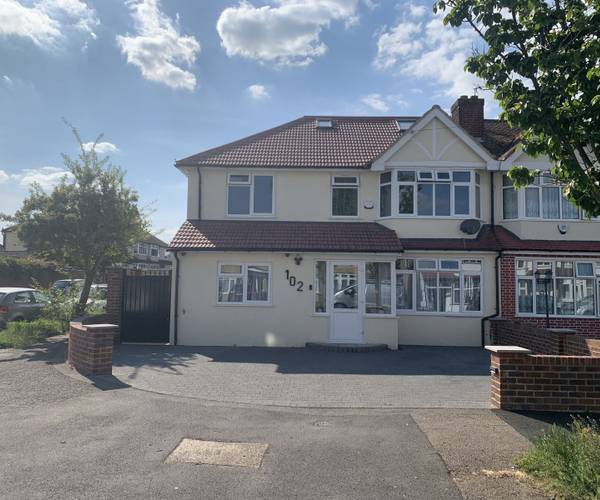 Parking on Henley Avenue, SM3