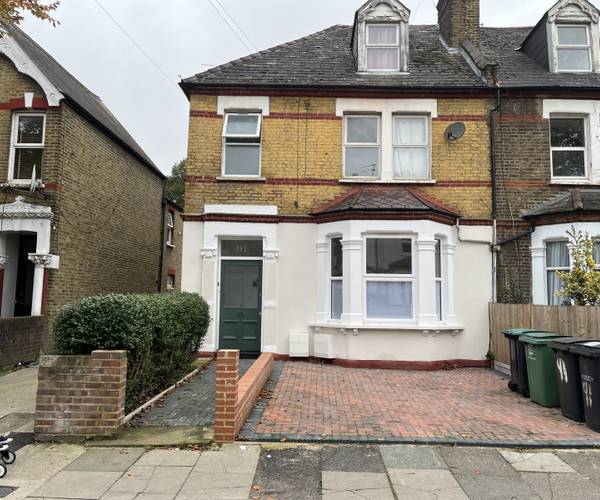 Parking on Kirkton Road, N15