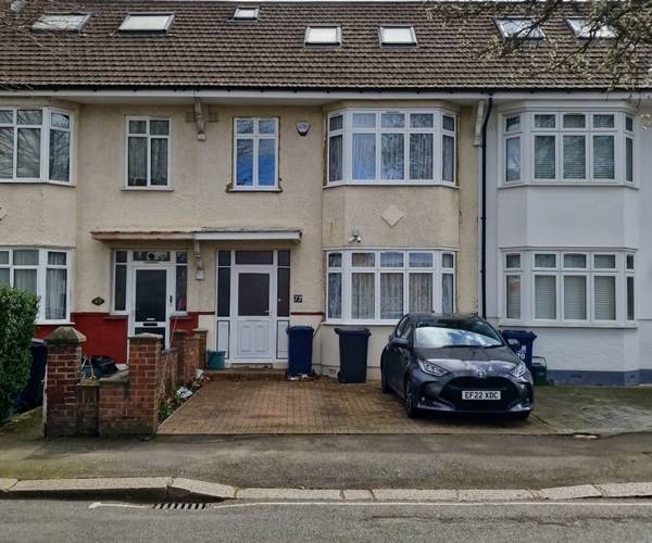 Wesley Avenue, NW10