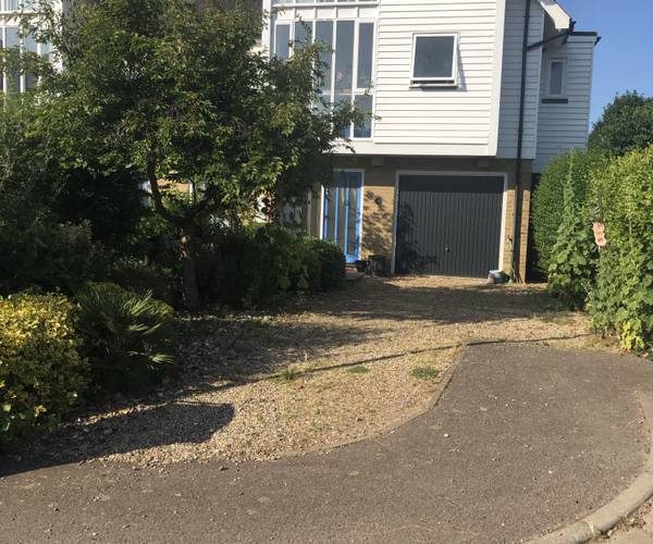 Parking on Island Wall, CT5