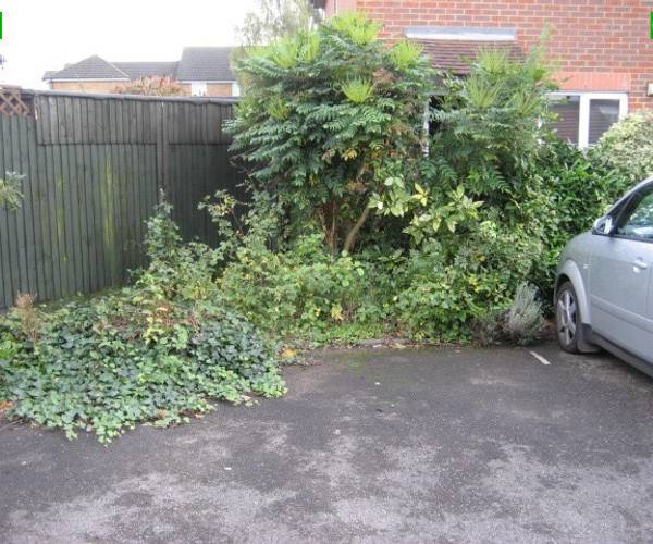Parking on Readers Close, LU6