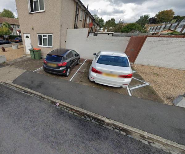 Parking on Murray Square, E16