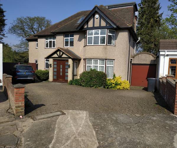 Parking on Manor Park Gardens, HA8