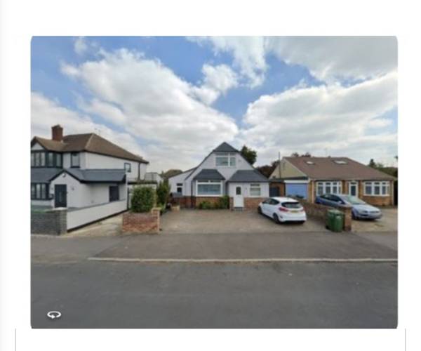 Parking on Oaks Road, TW19