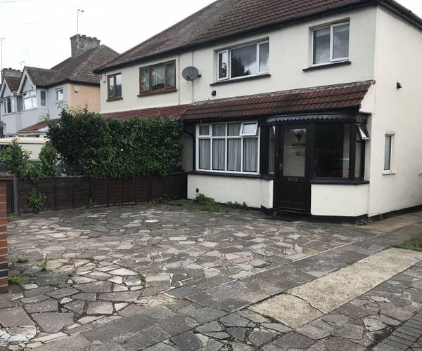 Eastwoodbury Lane, SS2