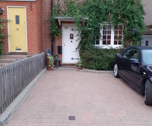 Parking on The Drive, IG10