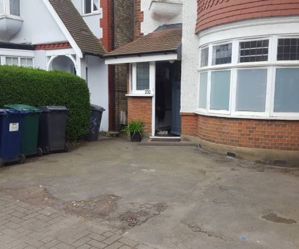 Parking on East End Road, N2