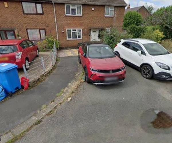 Parking on Chaucer Close, DE14