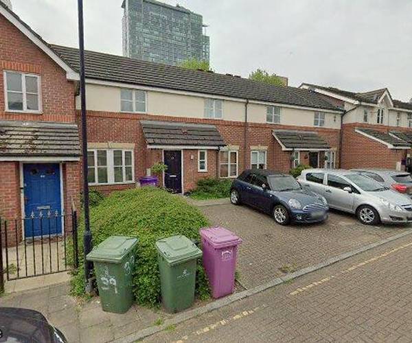 Parking on Dingle Gardens, E14