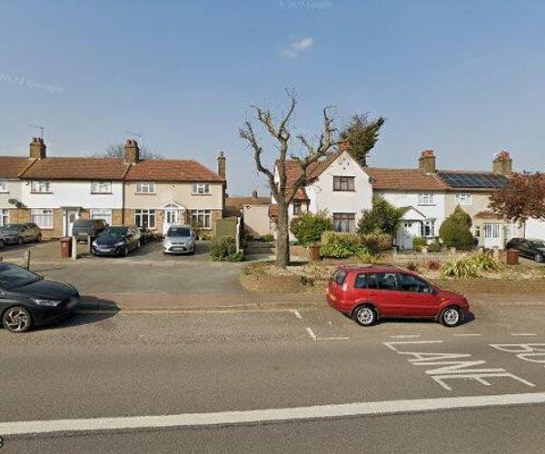 Private driveway 5 minute walk from Upney tube
