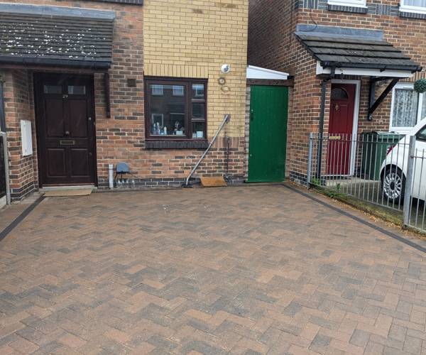 Parking on Marconi Road, E10