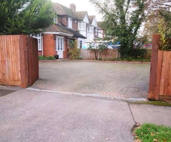 Parking on Wokingham Road, RG6