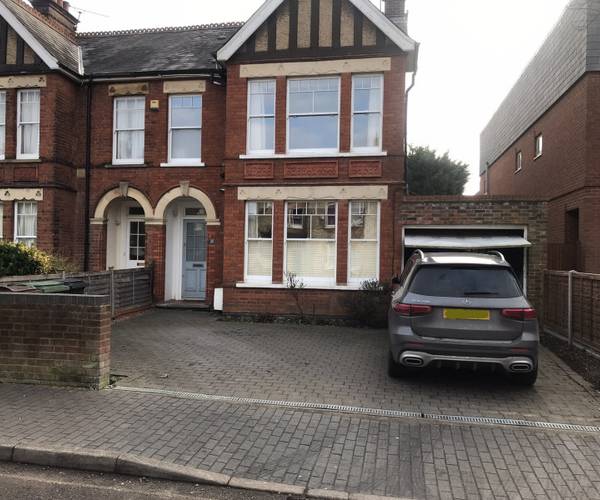Parking on Beaconsfield Road, AL1