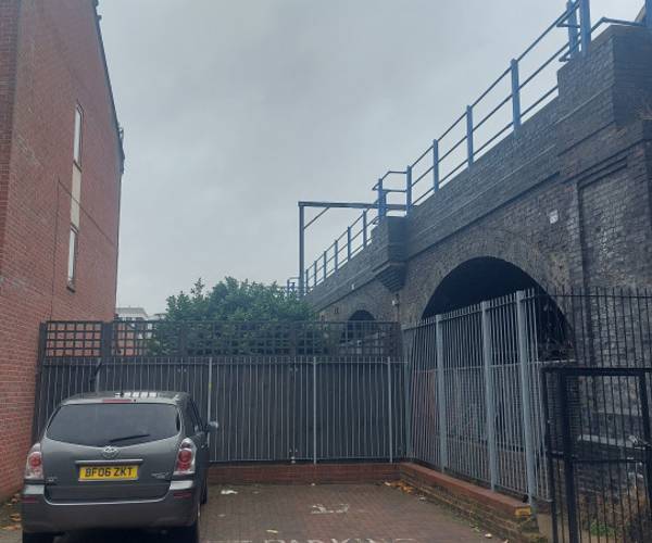 Parking on Stepney Causeway, E1