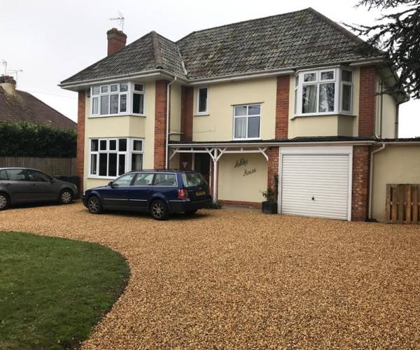 Parking on Wellington Road, TA1