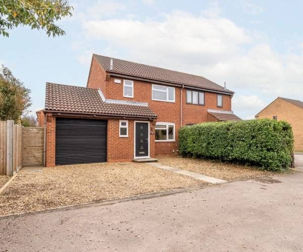 Parking on Swift Close, PE19