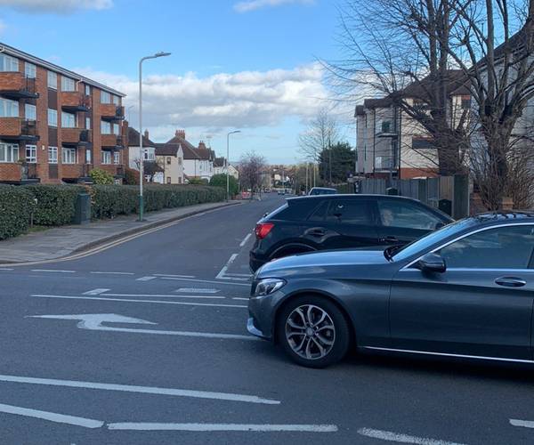 Parking on Deyncourt Gardens, RM14