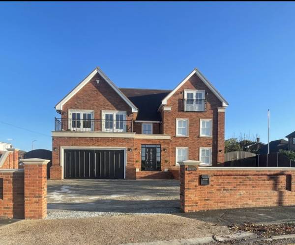 Thorney Bay Road, SS8