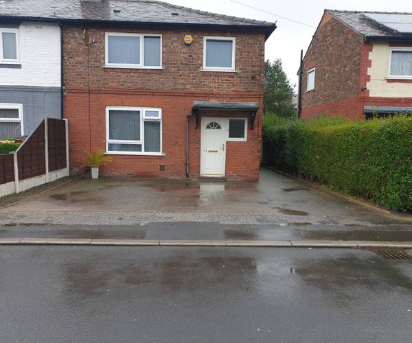 Parking on Gorse Crescent, M32