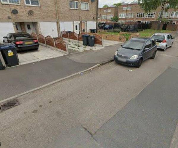 Parking on Sutton Street, B6