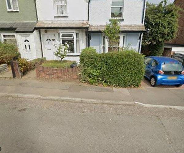 Parking on Mallards Road, IG8