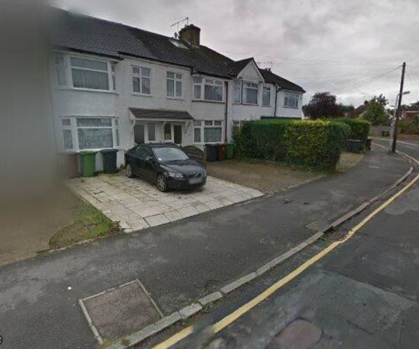 Parking on Laurel Avenue, EN6
