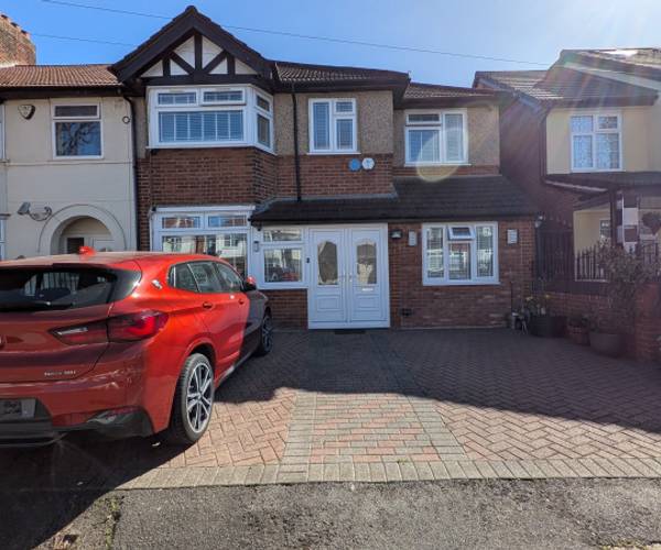 Parking on Knowsley Avenue, UB1