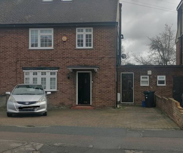 Finchingfield Avenue, IG8