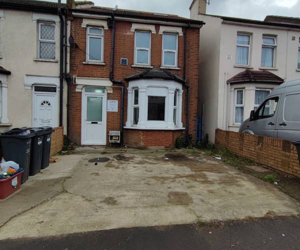 Parking on Kingsley Road, TW3