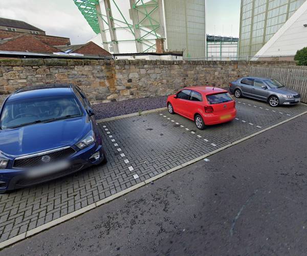 Parking on West Kilnacre, EH7