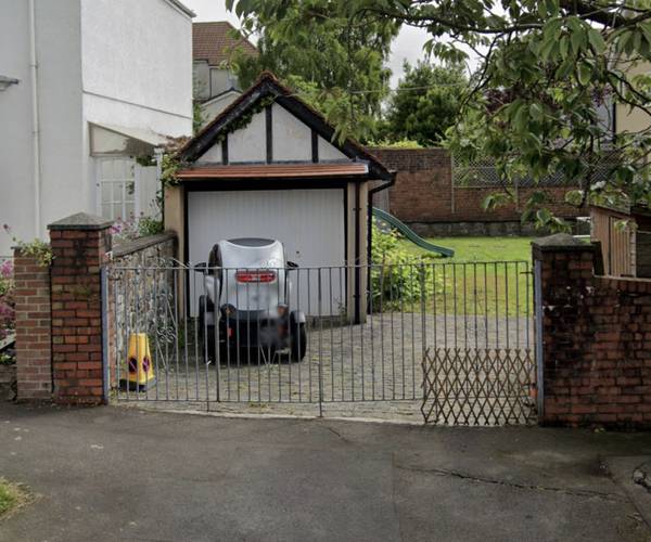 Parking on Sketty Road, SA2