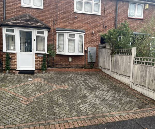 Parking on Maybank Road, E18