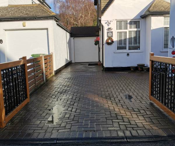 Parking on Sunbury Court Road, TW16