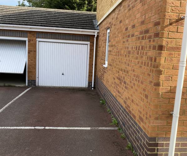 Parking on Manning Gardens, CR0