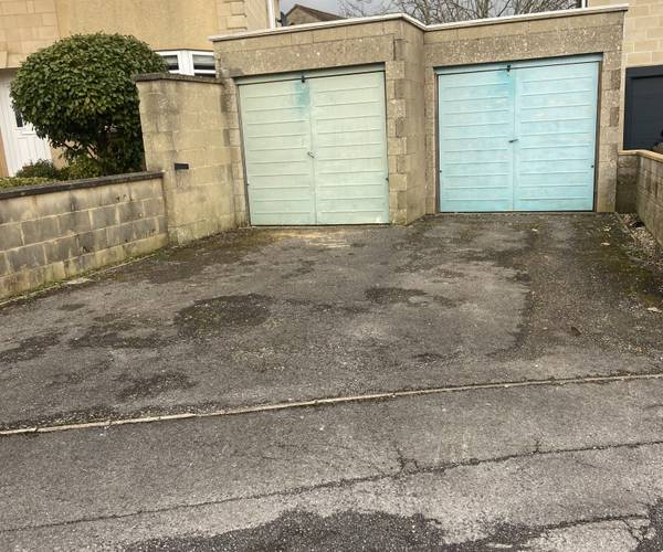 Parking on Manor Park, BA1