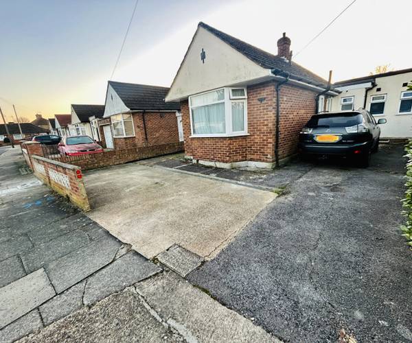 Parking on Cambridge Close, UB7
