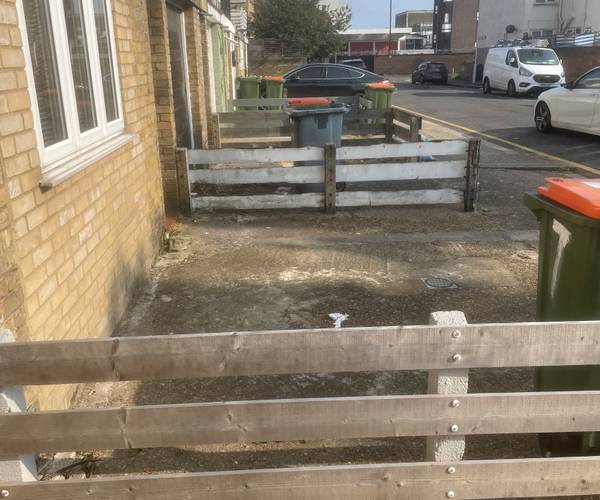 Parking on The Common, E15