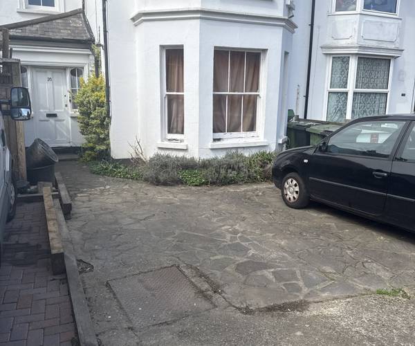 Worple Road, KT18