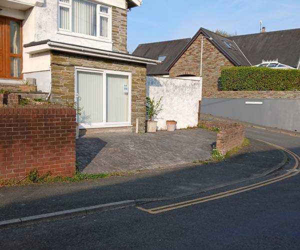 Parking on Ridgeway Close, SA69