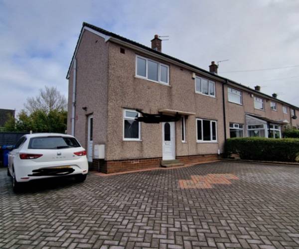 Parking on Mowbray Avenue, BB2