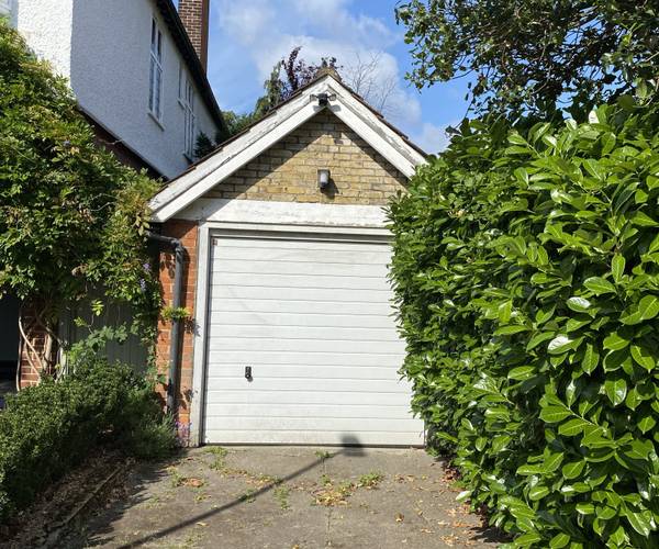 Parking on Ravenscroft Avenue, NW11